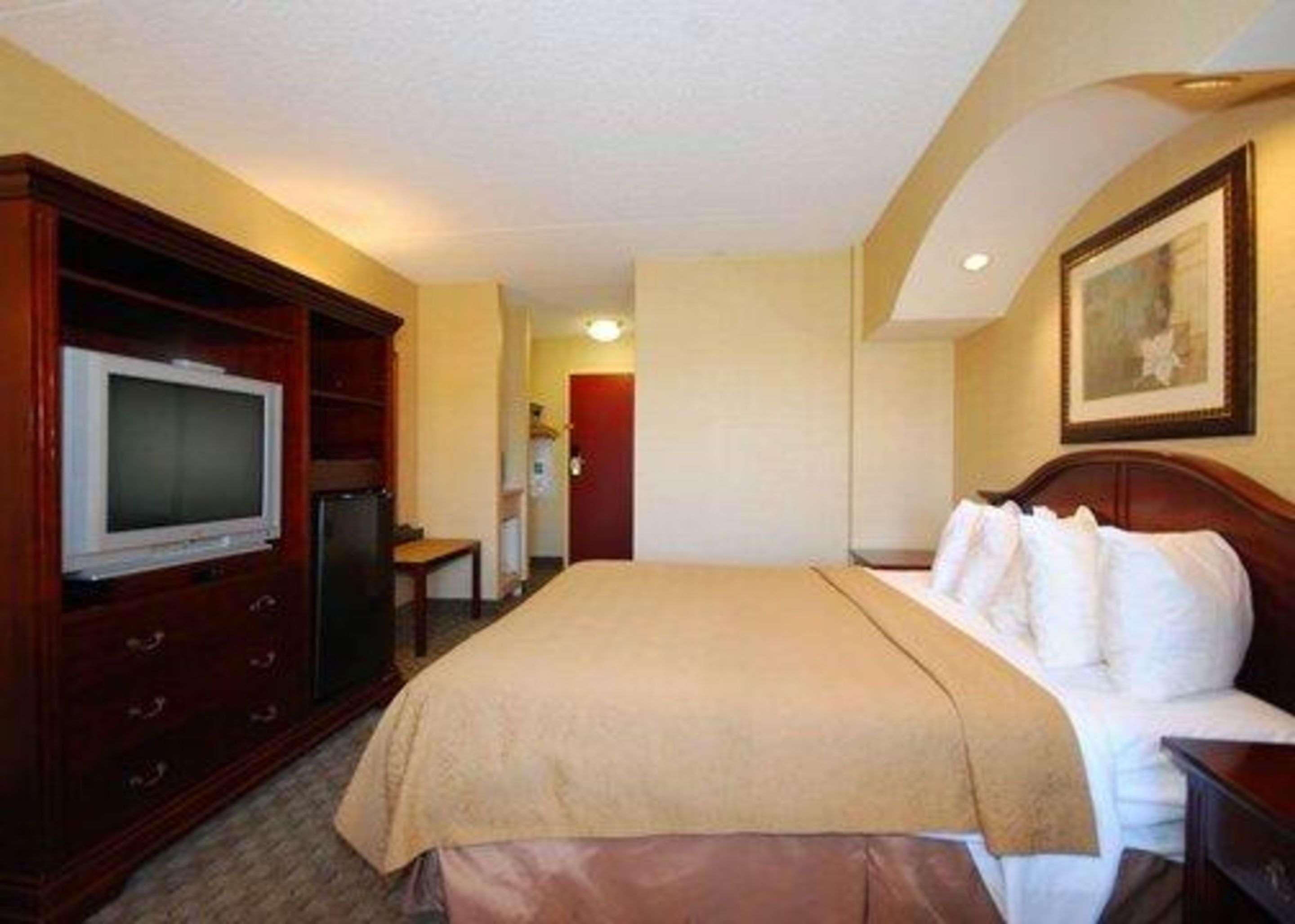 Quality Inn & Suites Bensalem Zewnętrze zdjęcie