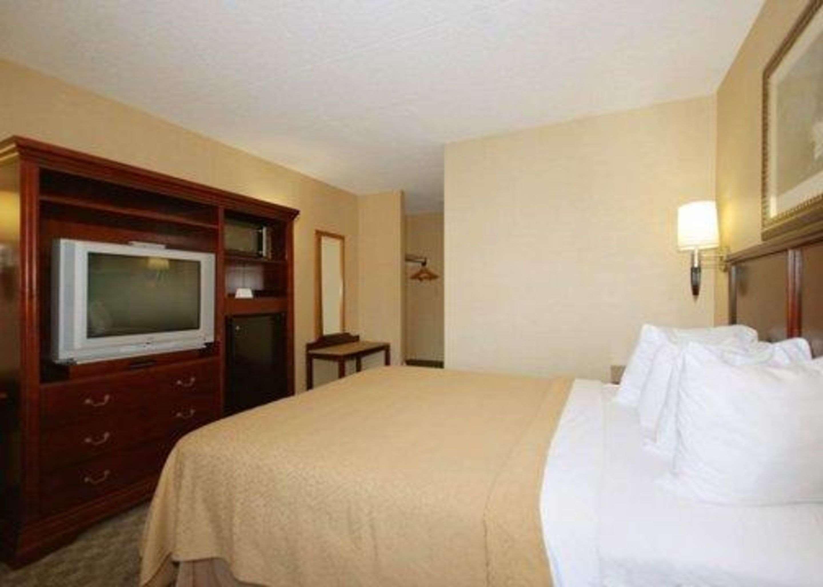 Quality Inn & Suites Bensalem Zewnętrze zdjęcie