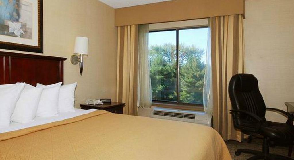 Quality Inn & Suites Bensalem Zewnętrze zdjęcie