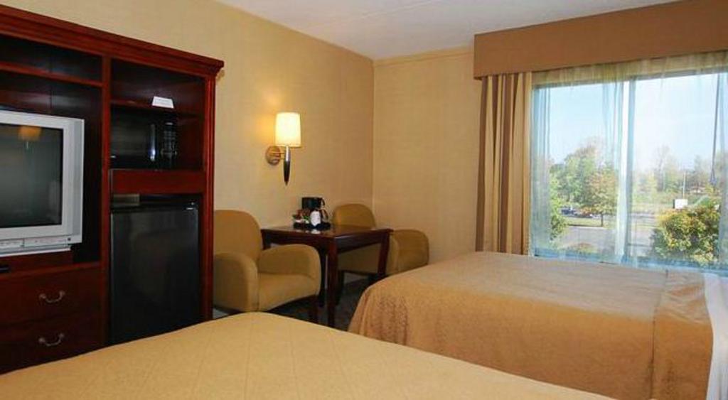 Quality Inn & Suites Bensalem Zewnętrze zdjęcie