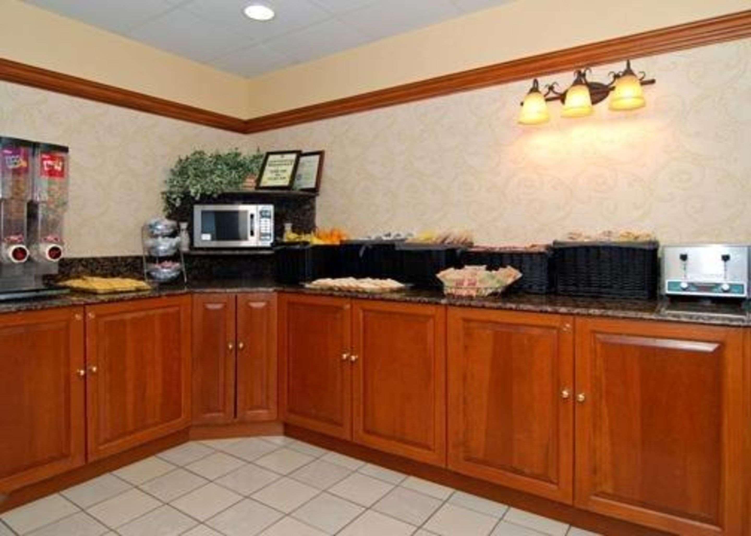 Quality Inn & Suites Bensalem Zewnętrze zdjęcie