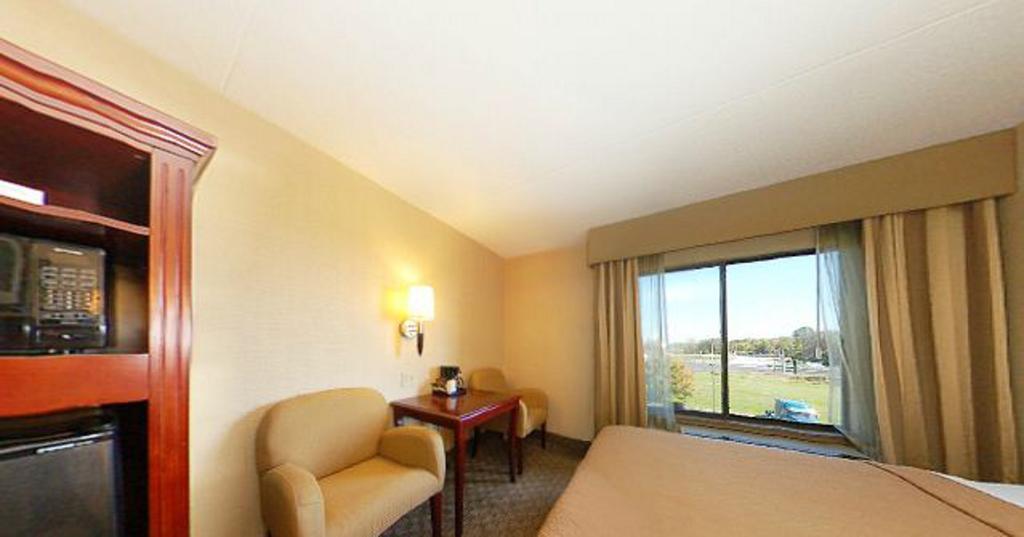 Quality Inn & Suites Bensalem Zewnętrze zdjęcie