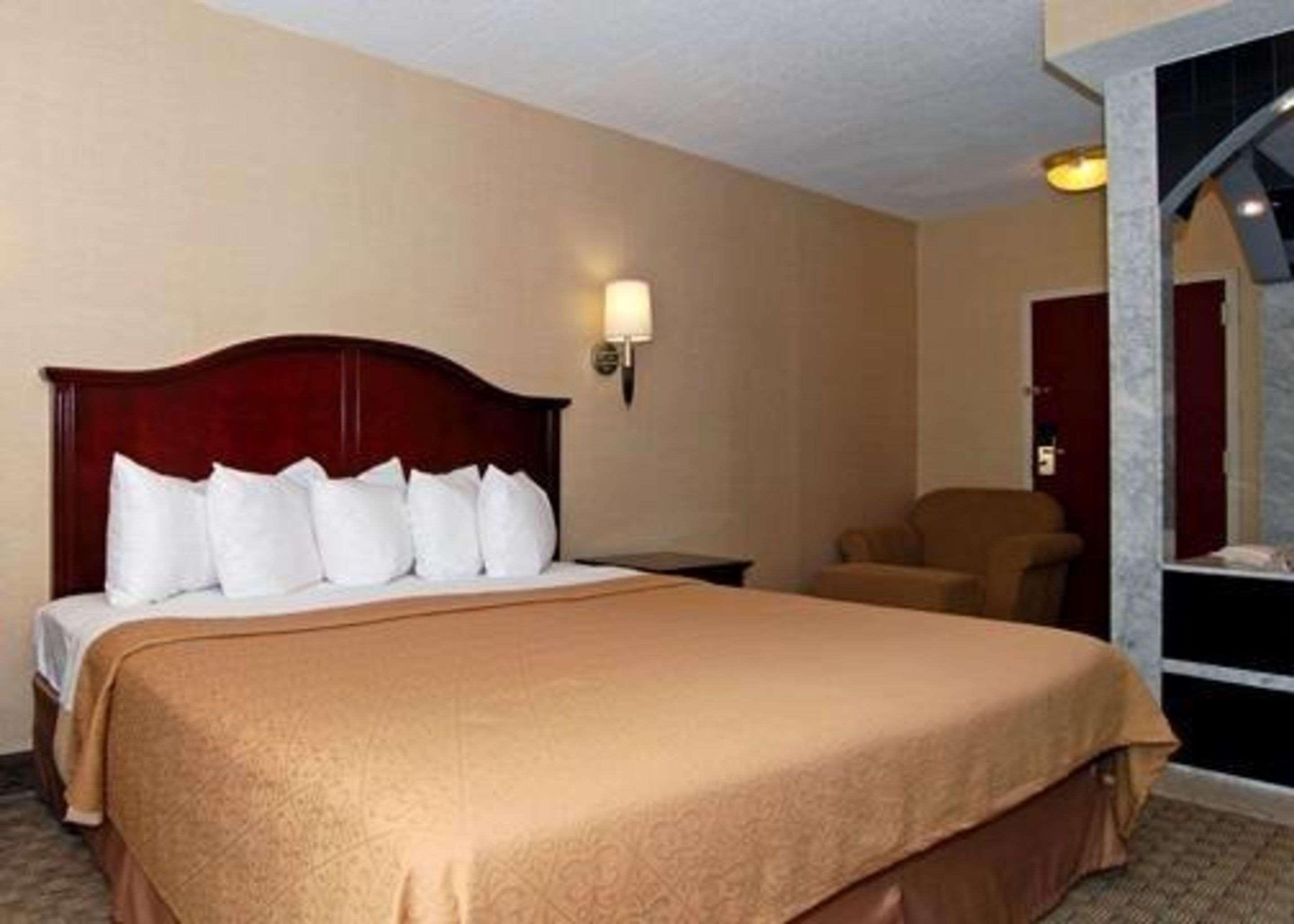 Quality Inn & Suites Bensalem Pokój zdjęcie