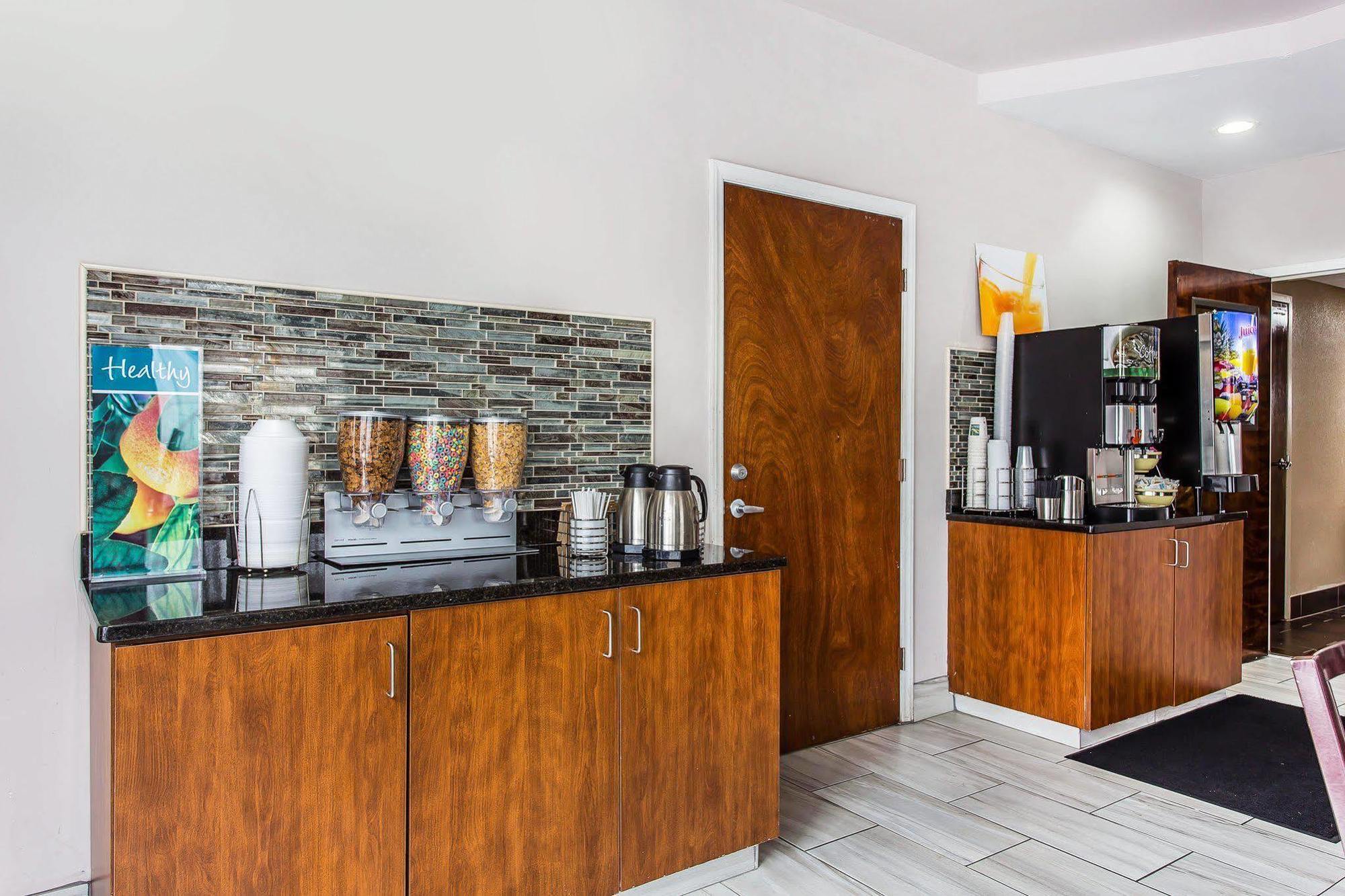 Quality Inn & Suites Bensalem Zewnętrze zdjęcie