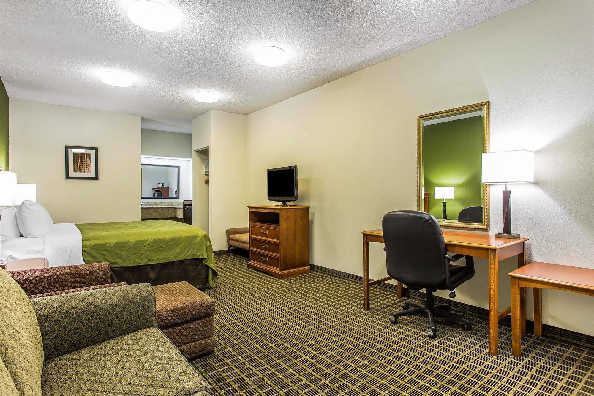 Quality Inn & Suites Bensalem Zewnętrze zdjęcie
