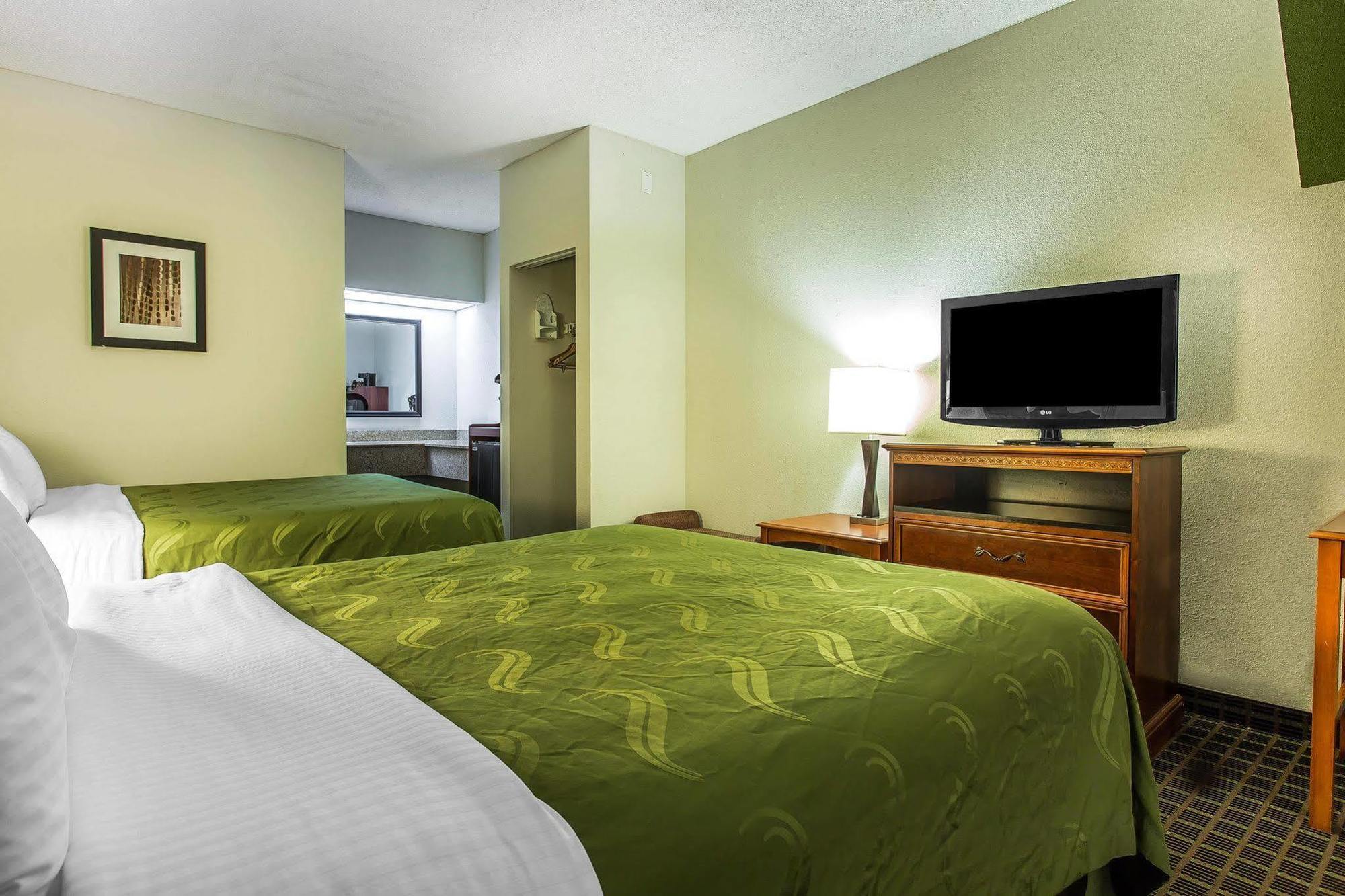Quality Inn & Suites Bensalem Zewnętrze zdjęcie